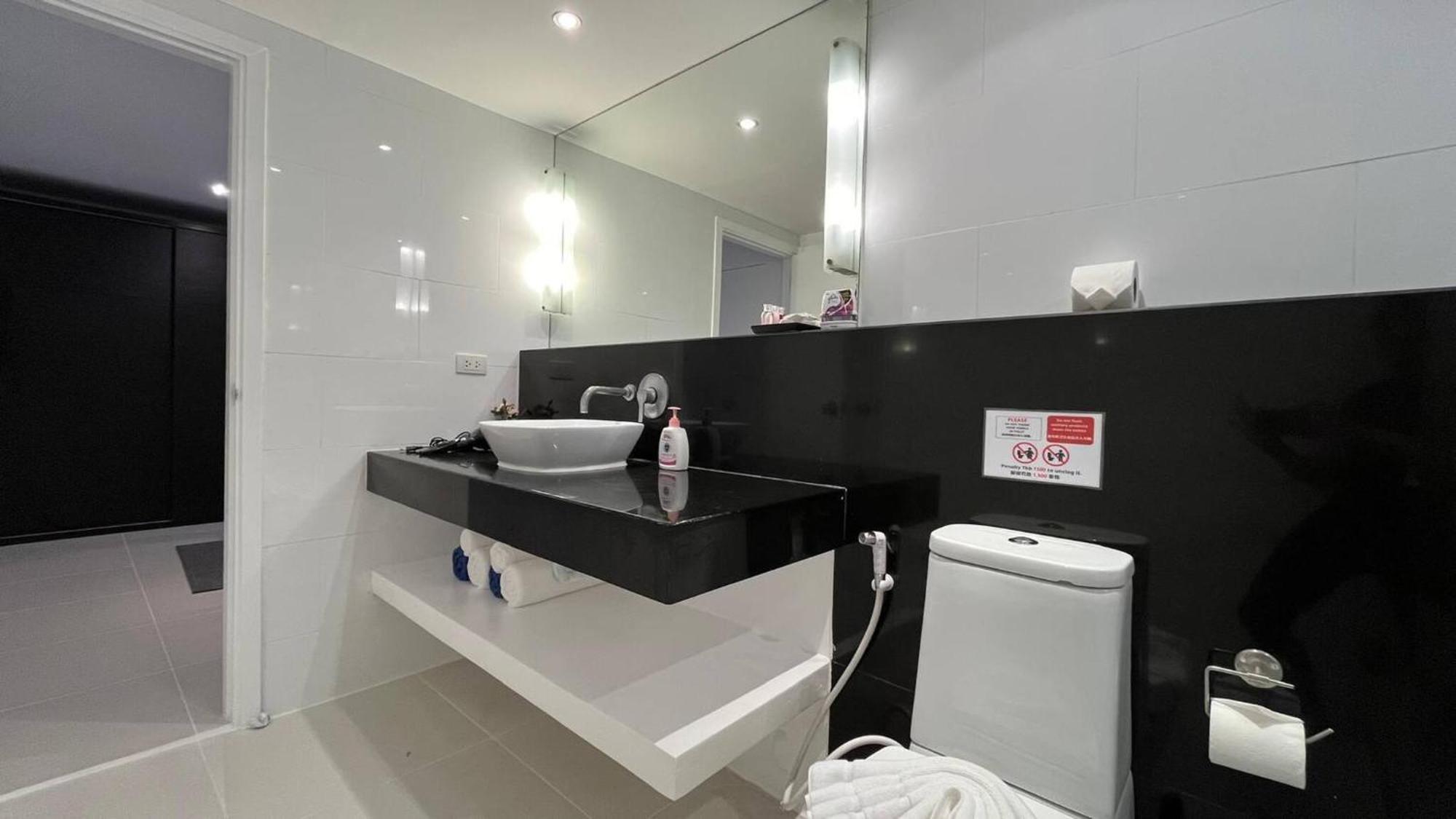 B6 - 1 Bedroom 1 Bathroom At Karon Phuket Ban Karon Esterno foto